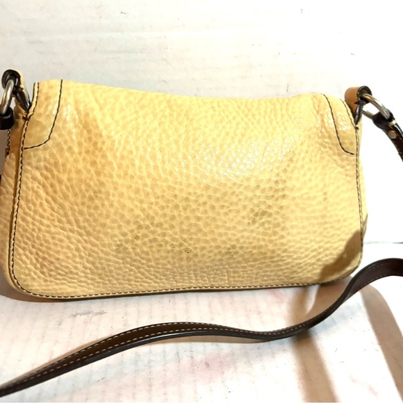 Coach vintage Elegant Cream Leather Crossbody Bag - Picture 2 of 9
